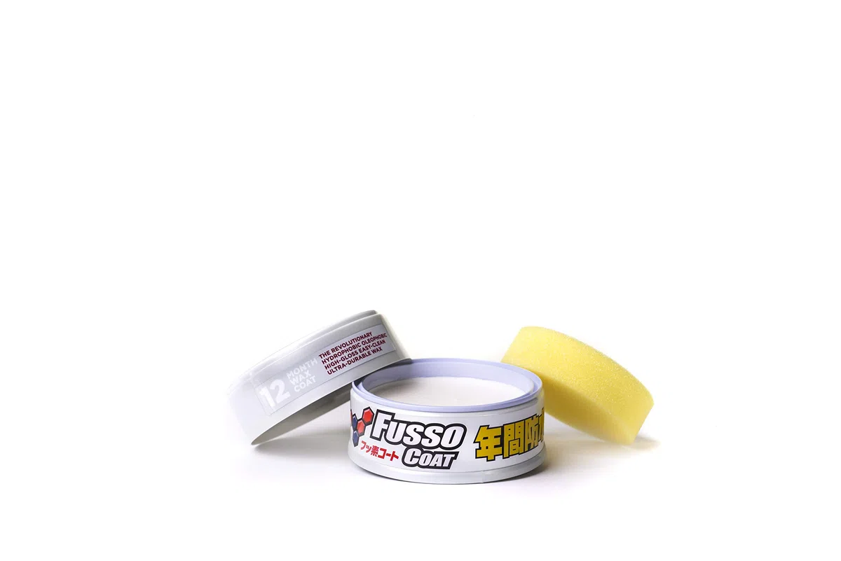 SOFT99 FUSSO Coat 12M - Cera para carro - Protege pintura contra suciedad, manchas de agua, rayos UV - Pulido - 200g